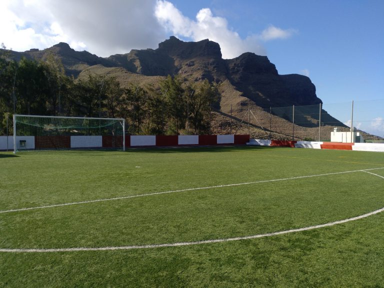 LA ALDEA DE S. N.: Nueva imagen del campo de futbol de Tasarte