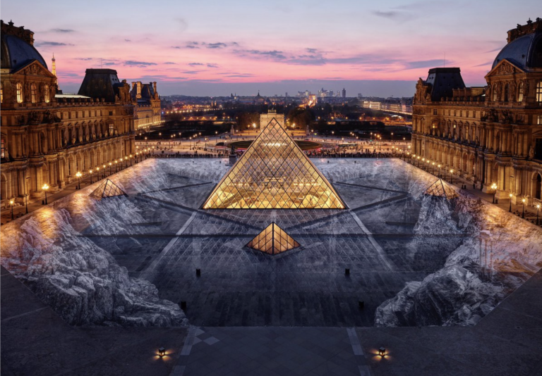 La espectacular ilusión óptica de la pirámide del Louvre para celebrar su 30 aniversario