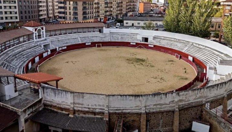 Polémica con la  plaza de toros de Estella tras haberse convertido en un ‘pipican’