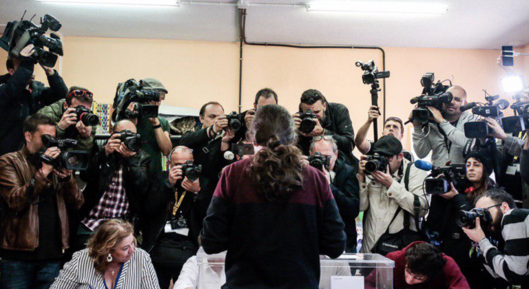 Ovación en la noche electoral de Podemos al pasar de golpe de 39 escaños a 42