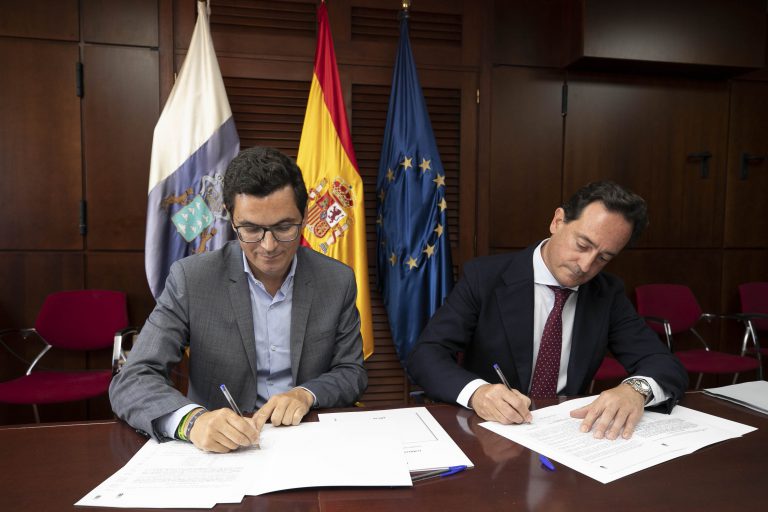 CANARIAS: Pablo Rodríguez firma el contrato de adjudicación de la segunda fase de la carretera de La Aldea