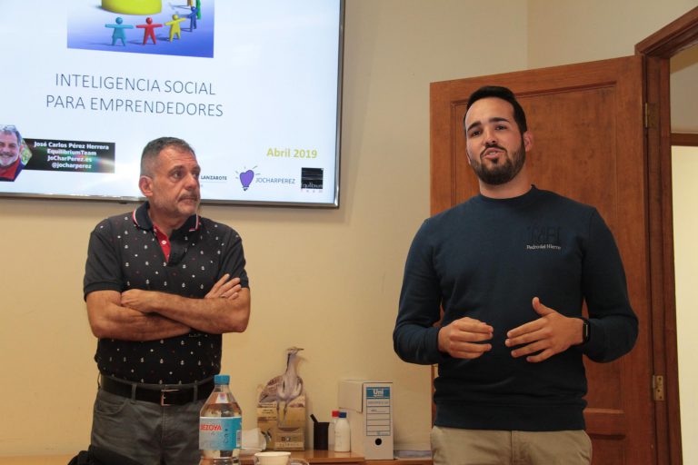 LANZAROTE: Una treintena de autónomos y pequeños empresarios participan en el taller ‘Inteligencia Social en el Emprendedor’