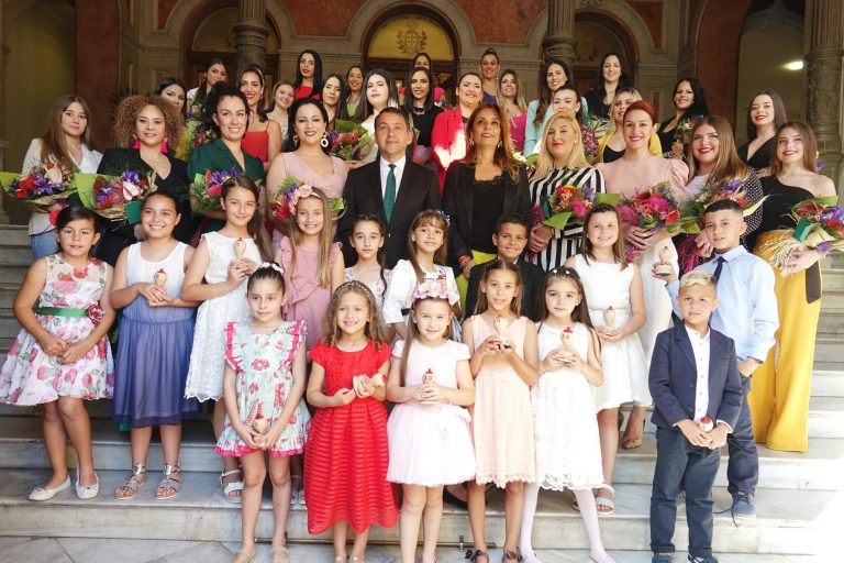 S. C. DE TENERIFE: El alcalde recibe en el Ayuntamiento a las aspirantes a Reina de las Fiestas de Mayo