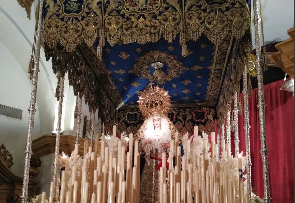 Un juez ordena investigar si es ‘delito de odio’ que una Virgen procesione con un fajín de Franco