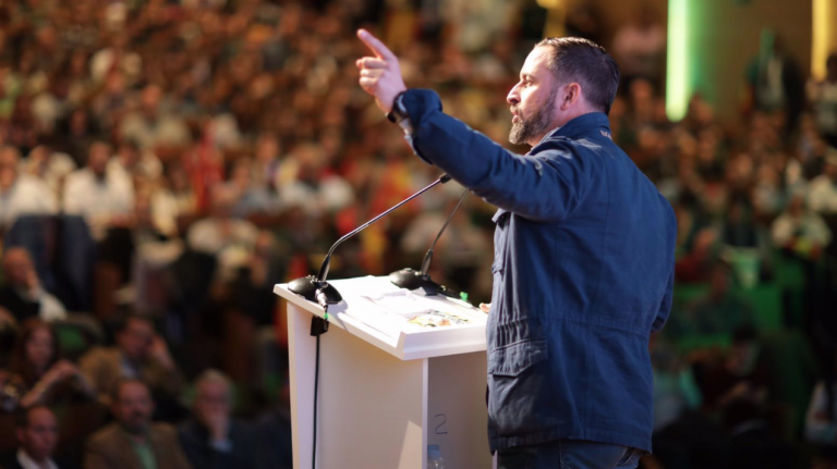 Santiago Abascal arranca la campaña electoral de Vox bajo la estatua de Blas de Lezo