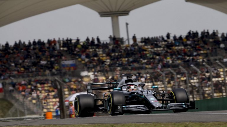 Hamilton y Mercedes imponen su ley en China