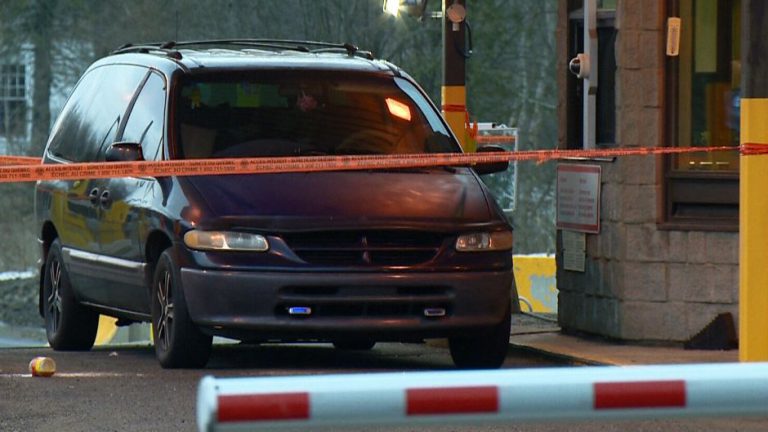 Una familia cruza la frontera entre Estados Unidos y Canadá con el cadáver de su padre en el coche para ahorrar costes