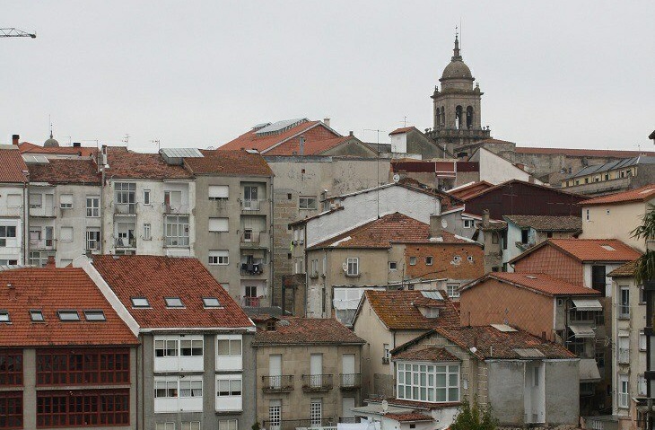 Denunciada una mujer en Orense por circular borracha y sin dos ruedas del coche