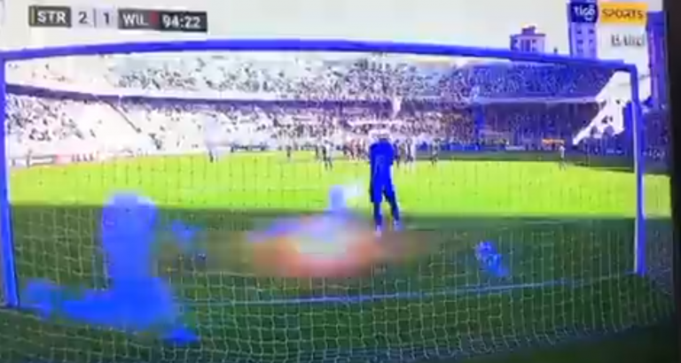 Bochorno en el fútbol boliviano: peligrosa agresión con petardos a un portero