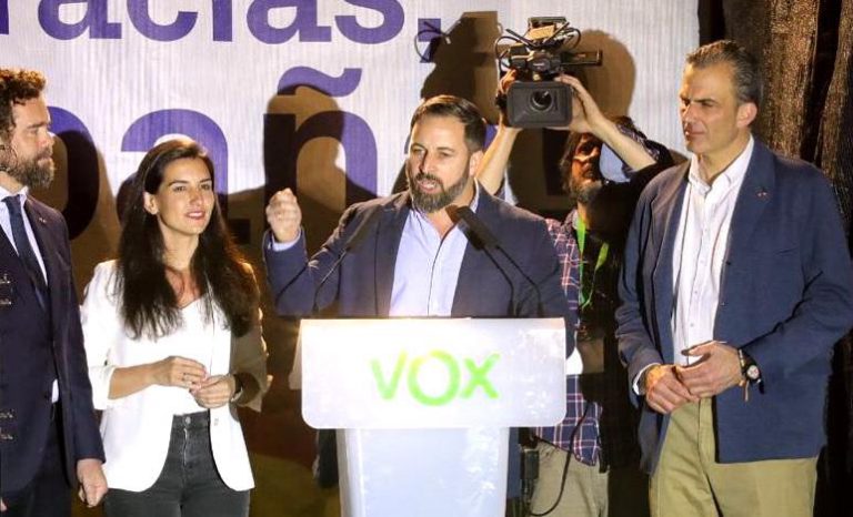 Vox no suspende su campaña y no irá a la capilla ardiente por su “falta total de contacto” con el exministro fallecido