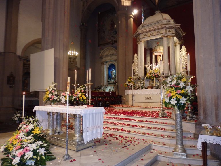 Lluvia de Flores al Santísimo en el Domingo de la Ascensión en Gáldar