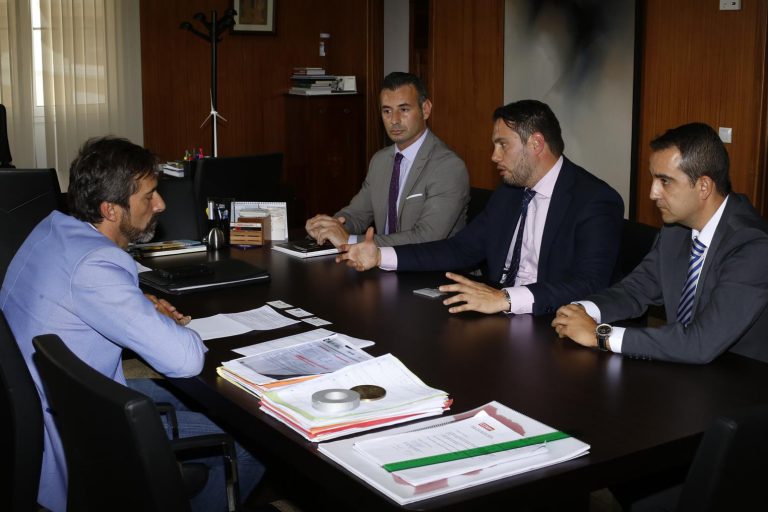 El presidente del Cabildo de Lanzarote recibe a los representantes de la Asociación AJE en Canarias y Lanzarote, la patronal de los jóvenes empresarios y emprendedores 