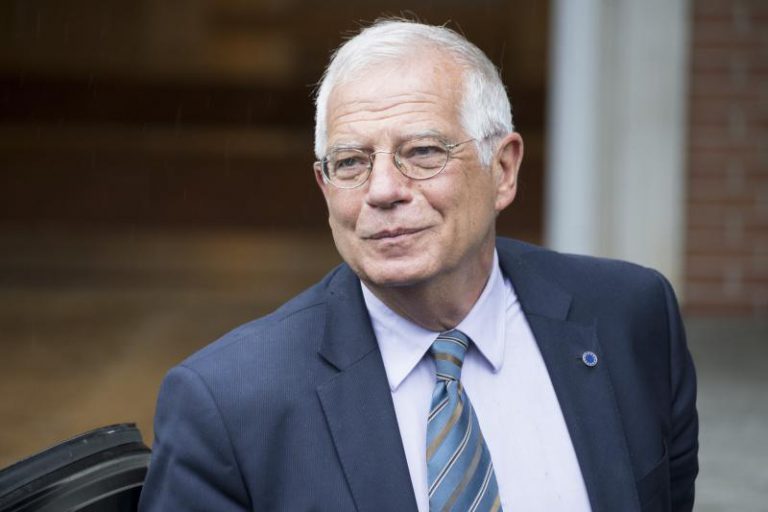 Borrell apuesta por una “educación pública de calidad” basada en la innovación y la movilidad organizada