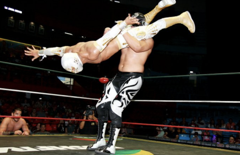 Un luchador muere de un infarto durante un combate de lucha libre