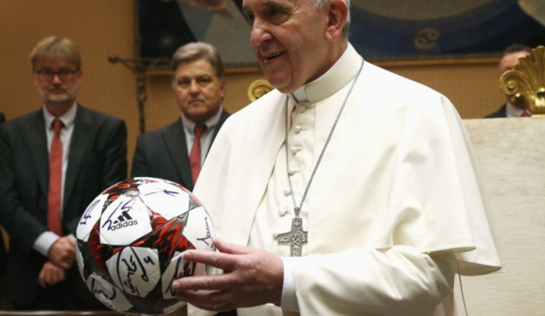 El Vaticano alinea a su primer equipo de fútbol femenino