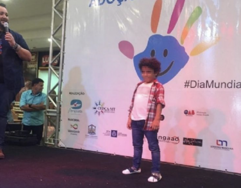 Polémica: promocionan la adopción con un desfile de niños huérfanos