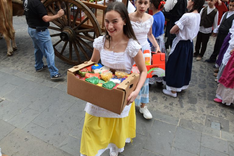 Los escolares de Gáldar protagonizan la romería más genuina por el Día de Canarias