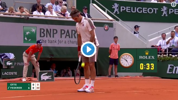 Tremenda dejada de Roger Federer en Roland Garros: ¡la pelota toma vida!