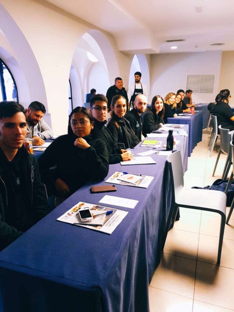 Dos alumnos de Hecansa aspiran a convertirse en mejor cocinero joven de Canarias y tres alumnas, en mejor bartender