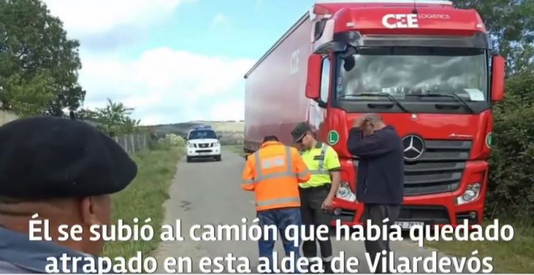 Un pueblo gallego se hace viral por rescatar a un camionero checo, perdido y atrapado