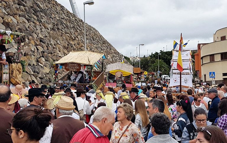 Santa Cruz retoma en Tincer la celebración del Paseo Romero de las Fiestas de Mayo