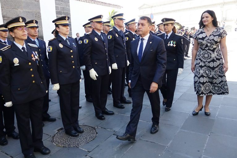 La Policía celebra a su patrona con voluntad de mejorar cada día al servicio de Santa Cruz