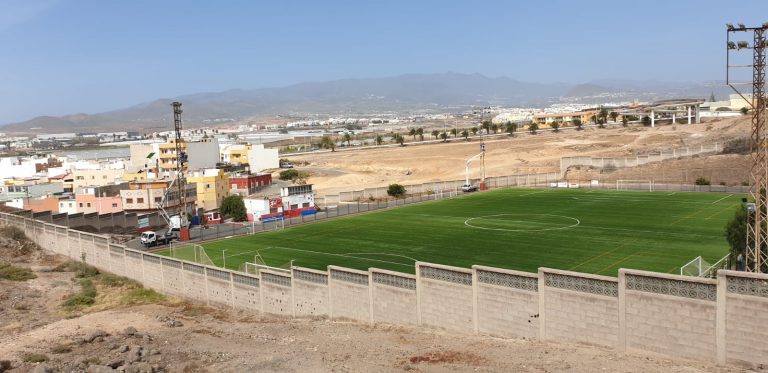 TELDE: El Ayuntamiento renueva la iluminación del campo de fútbol de Melenara