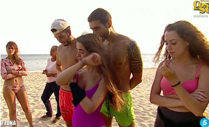 Violeta se disculpa por hacerle un corte de mangas a Jordi González en ‘Supervivientes’