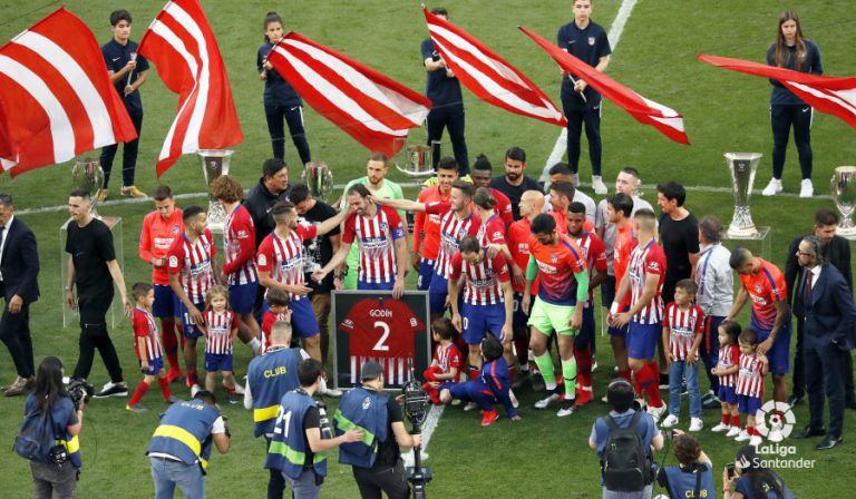 Atleti y Sevilla firman tablas en la despedida de Godín