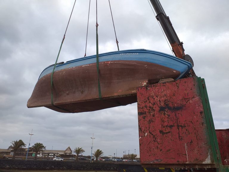 El Cabildo de Lanzarote aclara que los 9 barcos abandonados del Charco de San Ginés han sido retirados por la Asociación ‘Apedechar’ y el Cabildo de Lanzarote y lamenta que el Ayuntamiento de Arrecife se atribuya una iniciativa 100% ajena