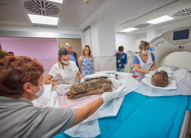 El Cabildo utiliza el diagnóstico por imagen para avanzar en el conocimiento de las momias guanches