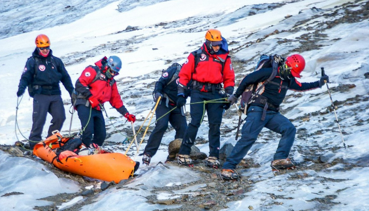 Rescatan a un alpinista español en los andes tras 29 años bajo una tumba de hielo