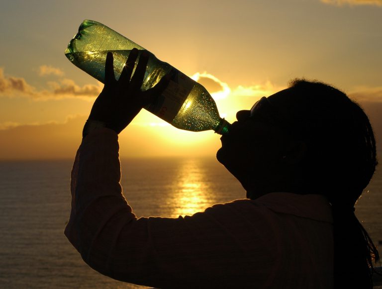 Muere de un infarto por beber agua fría tras hacer deporte