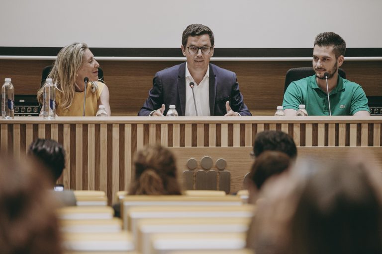 Pablo Rodríguez destaca la necesidad de impulsar la igualdad efectiva y real en el ámbito laboral entre mujeres y hombres