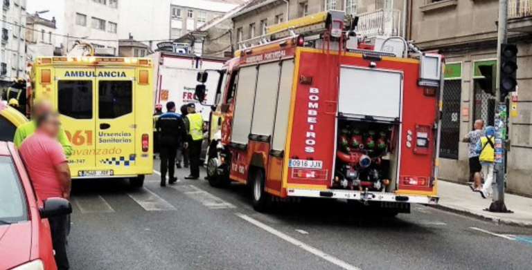 Una niña en estado grave tras ser rescatada de los bajos de un camión en Pontevedra