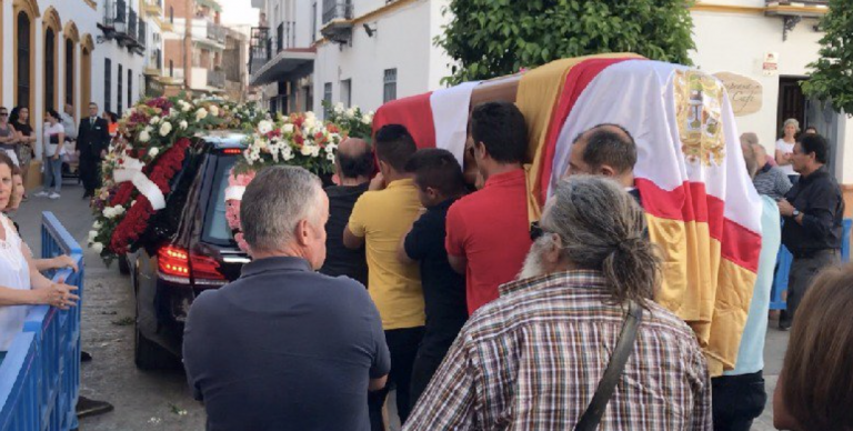 Los padres de Reyes viajaban en dirección contraria al accidente y vieron el coche calcinado