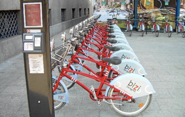 Dos ciclistas chocan en Zaragoza y ambos dan positivo en el control de alcoholemia