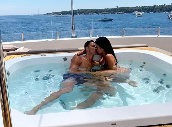 Cristiano Ronaldo deja una increíble propina de 20.000 euros en sus vacaciones en Grecia