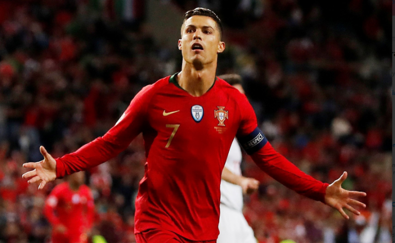 Cristiano le hace un roto a Suiza con un hat-trick