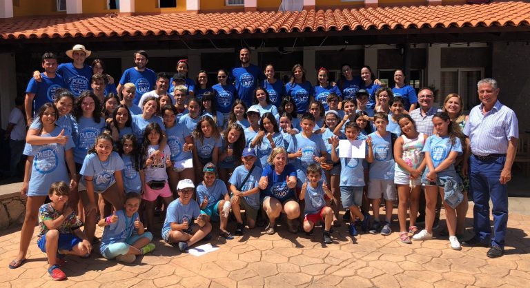 El consejero de Sanidad visita el campamento de verano para niños con diabetes de Adigran