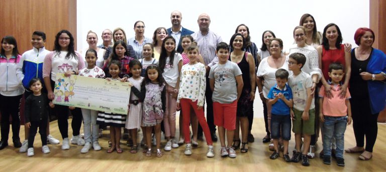 Los colegios del municipio reciben más de 20.800 euros en premios por reciclar en el contenedor amarillo