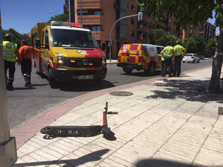 Atropellado un joven en patinete cuando cruzaba un paso de peatones