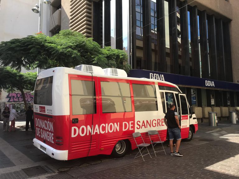 El ICHH continúa realizando sus campañas de extracción de sangre por el Archipiélago