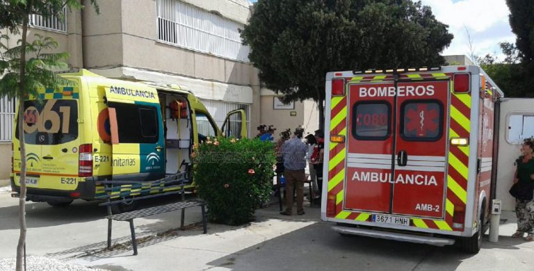 Pánico en un instituto de Sevilla: una explosión en el laboratorio deja varios heridos