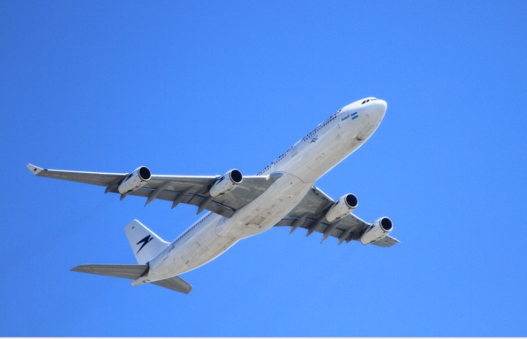 Un pasajero se pone con éxito al mando del avión rumbo a Alicante