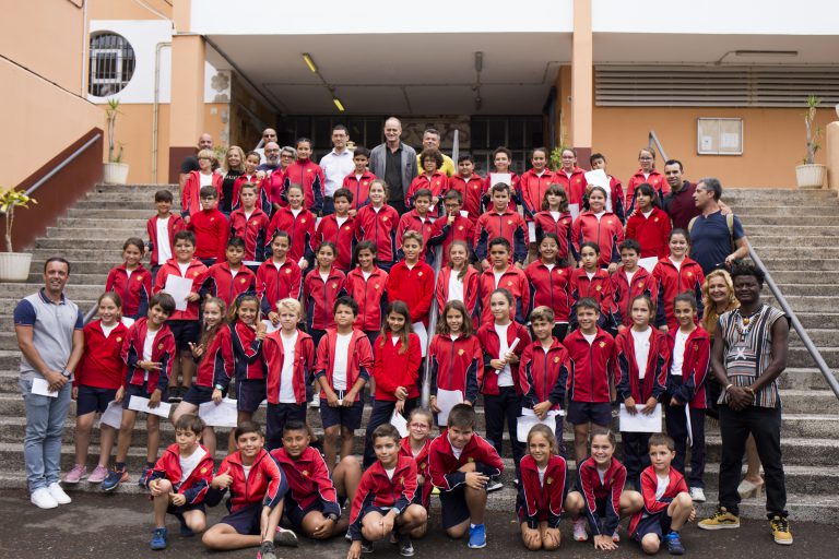 El Ayuntamiento promueve junto con CEAR y el Colegio Gran Canaria la realización de un mural de la solidaridad