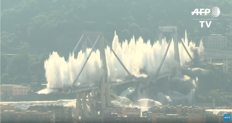 Una cadena de explosiones controladas destruye el puente de Genova en el que murieron 43 personas