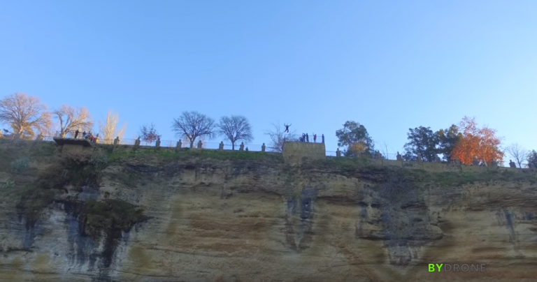 Un paracaidista a punto de perder la vida en un salto en Ronda