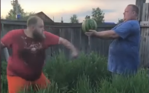 Así entrena el campeón del mundo de bofetadas