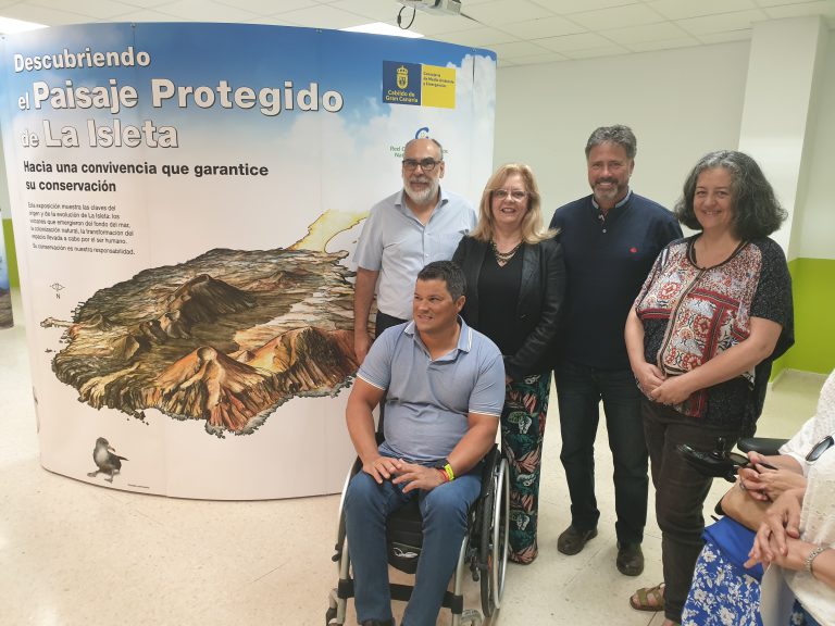 El Cabildo y el IES Tony Gallardo muestran el Paisaje Protegido de La Isleta con una exposición comentada desde la azotea